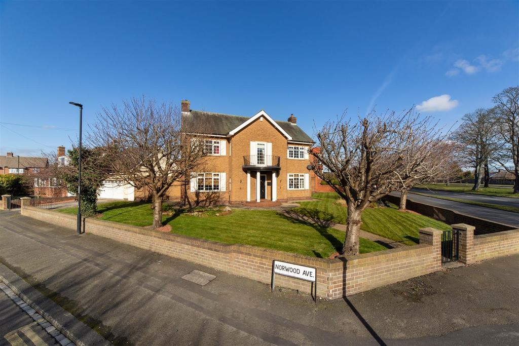 Norwood Avenue, Brunton Park NE3 4 bed detached house £600,000