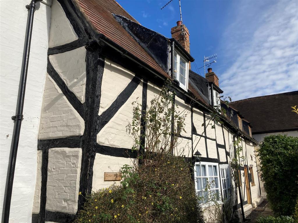 Hathaway Hamlet, Cottage Lane, Shottery 2 bed cottage £975 pcm (£225 pw)