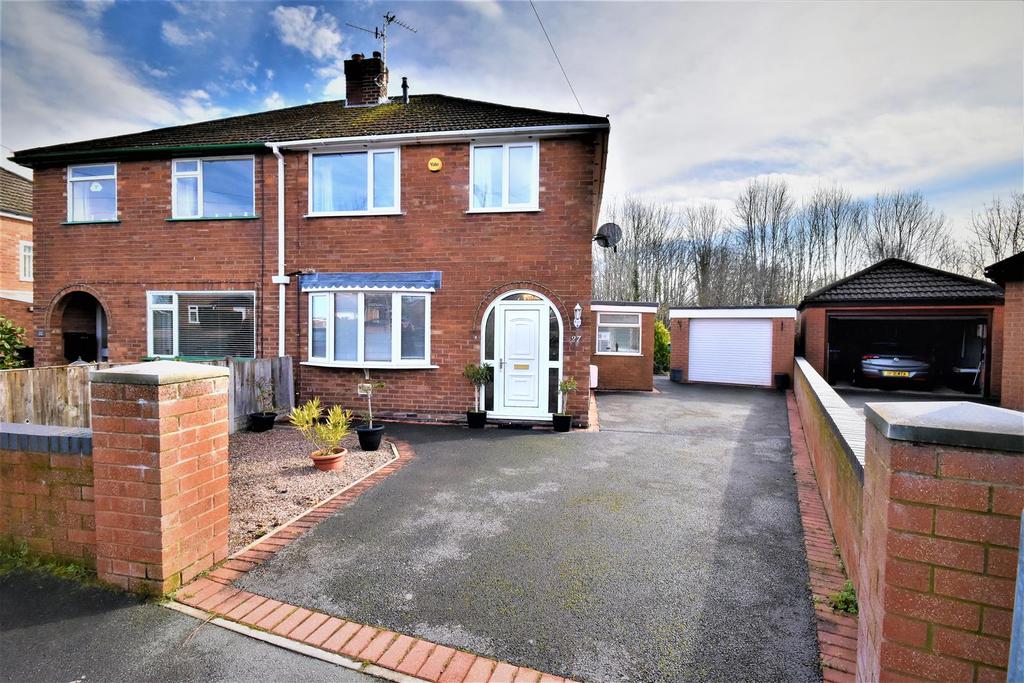 Worsley Avenue, Johnstown, Wrexham 3 bed semidetached house £180,000