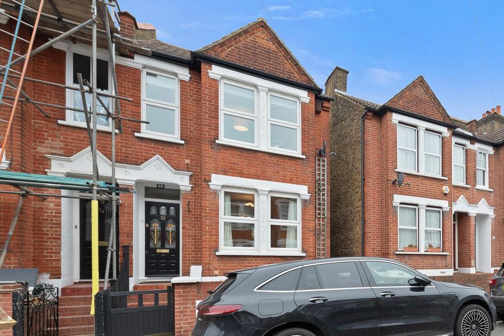 Croft Road, Sundridge Park, Bromley, BR1 2 bed end of terrace house £