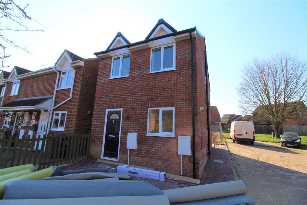 Ashdale, Stortford 2 bed detached house £1,400 pcm (£323 pw)