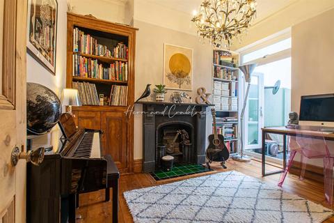 7 Theobald Road, Cardiff, CF5 1LP