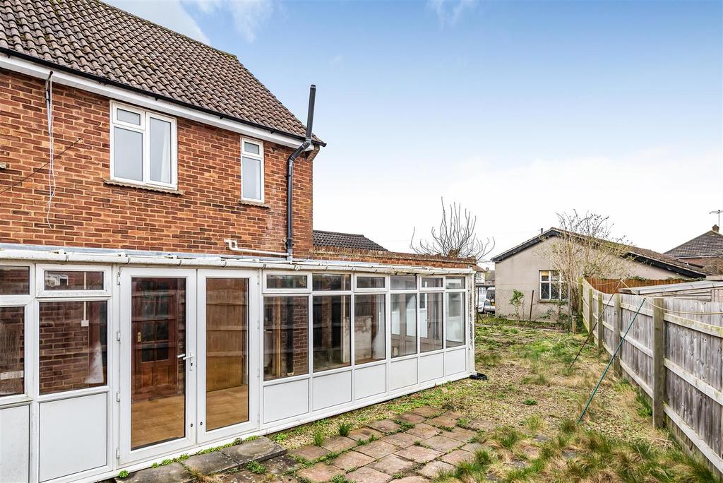 Eastleigh Road, Devizes 3 bed semidetached house £230,000