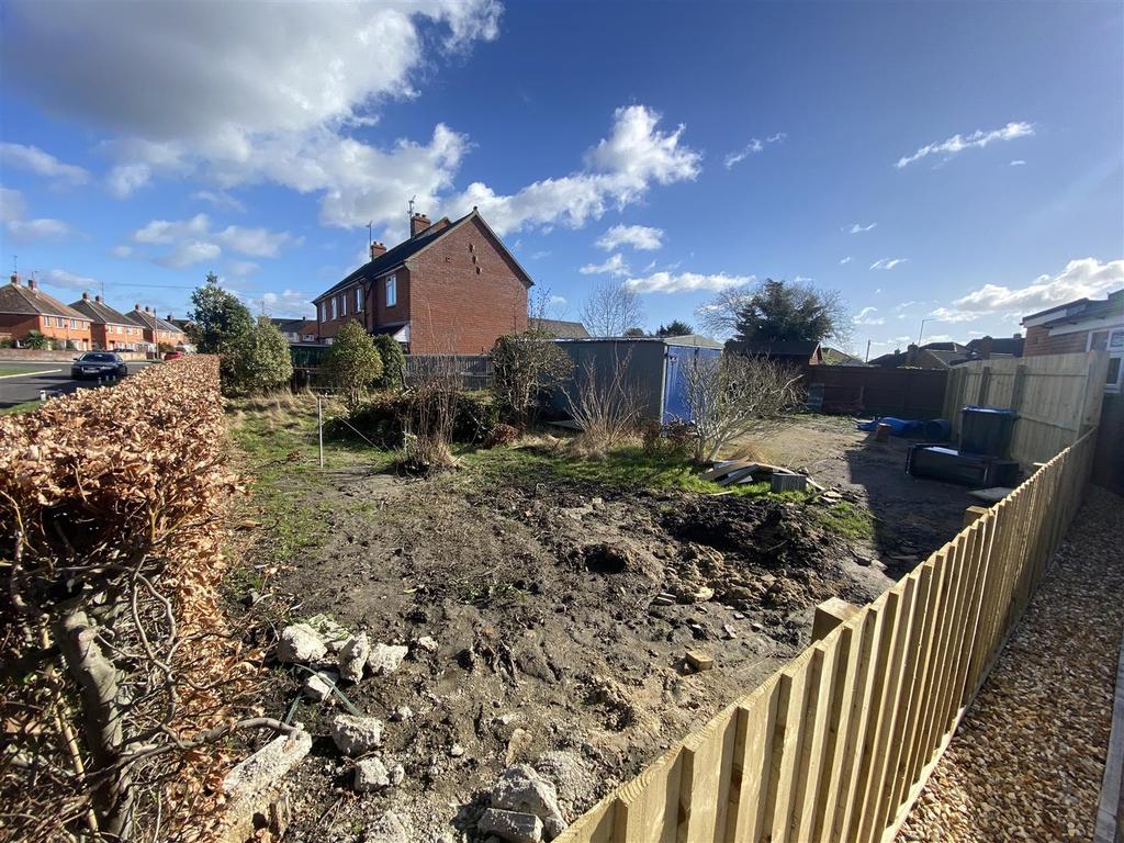 Longcroft Crescent, Devizes Plot £85,000