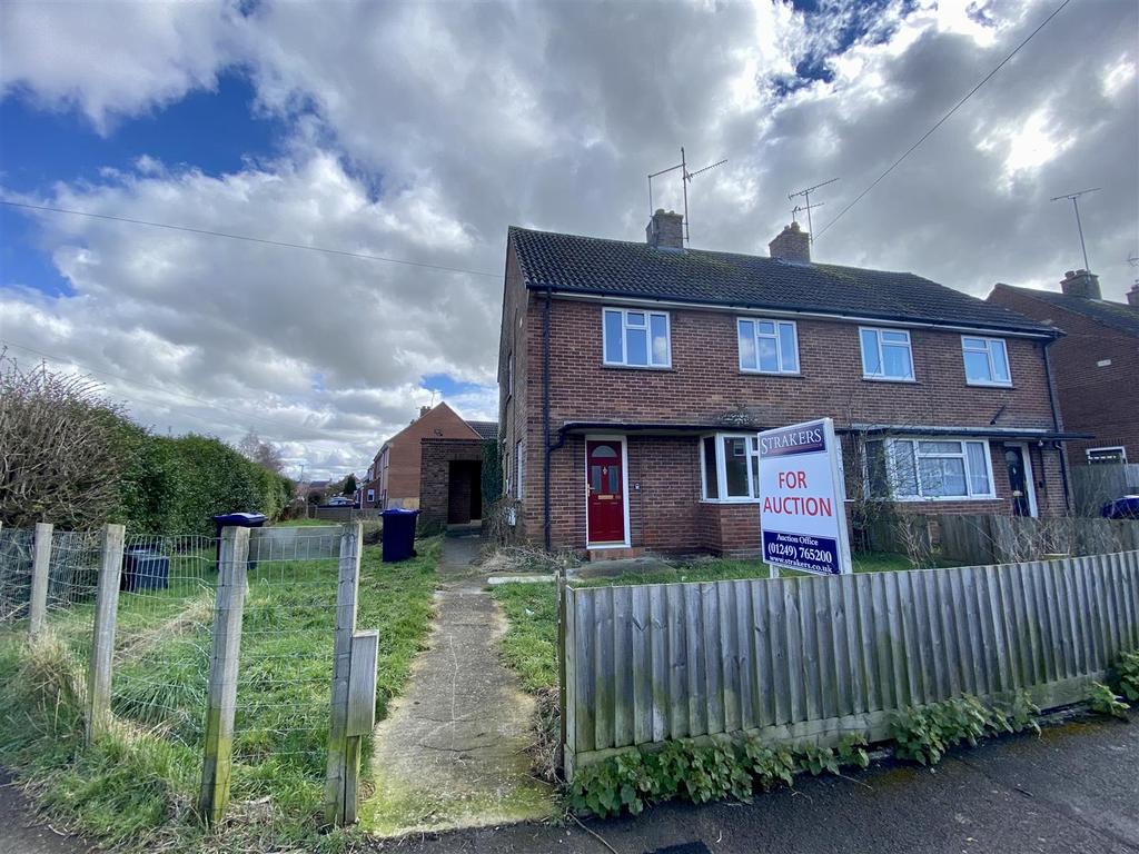 Eastleigh Road, Devizes 3 bed semidetached house £160,000