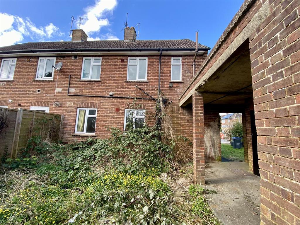 Eastleigh Road, Devizes 3 bed semidetached house £160,000