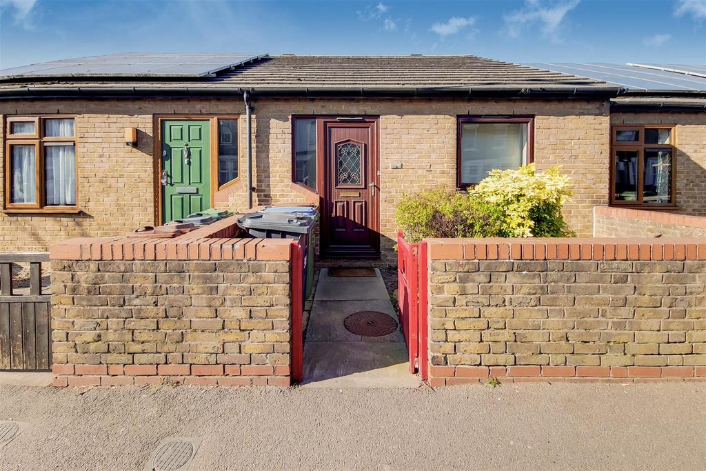 cann-hall-road-leytonstone-1-bed-bungalow-for-sale-364-500