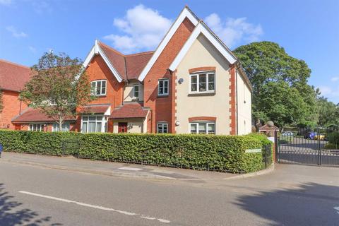 Flat 4, Red Lion Court Woburn Road, Heath And Reach, Leighton Buzzard, LU7 0FL