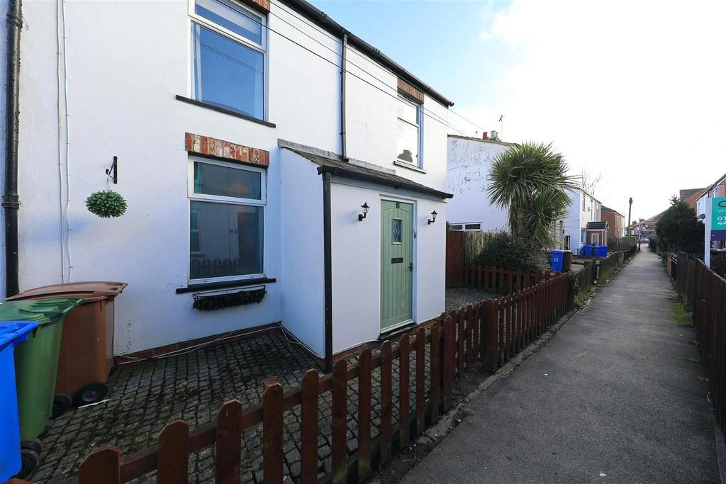 Ditmas Avenue, Anlaby Common, Hull 3 bed semidetached house £160,000