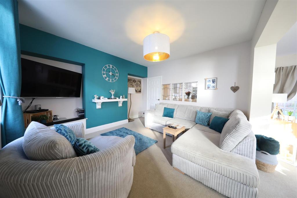 Ditmas Avenue, Anlaby Common, Hull 3 bed semidetached house £160,000
