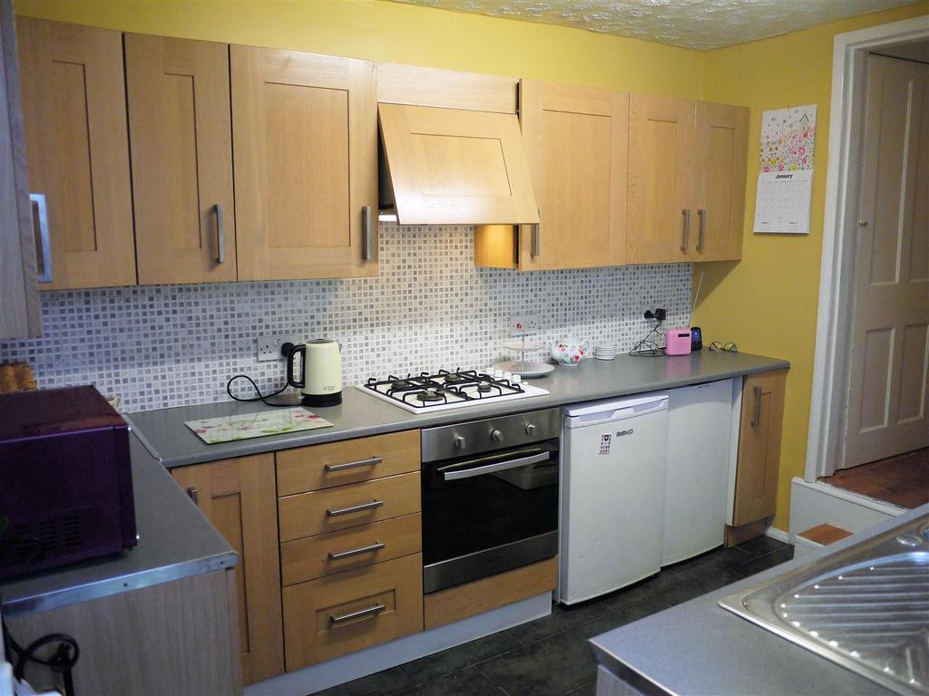 Bradstone Avenue, Folkestone 4 bed house £1,100 pcm (£254 pw)