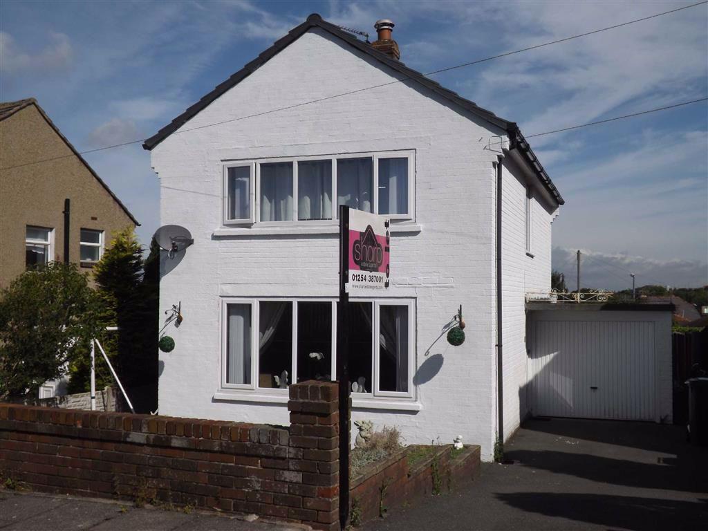 Talbot Road, Accrington 3 bed detached house £800 pcm (£185 pw)