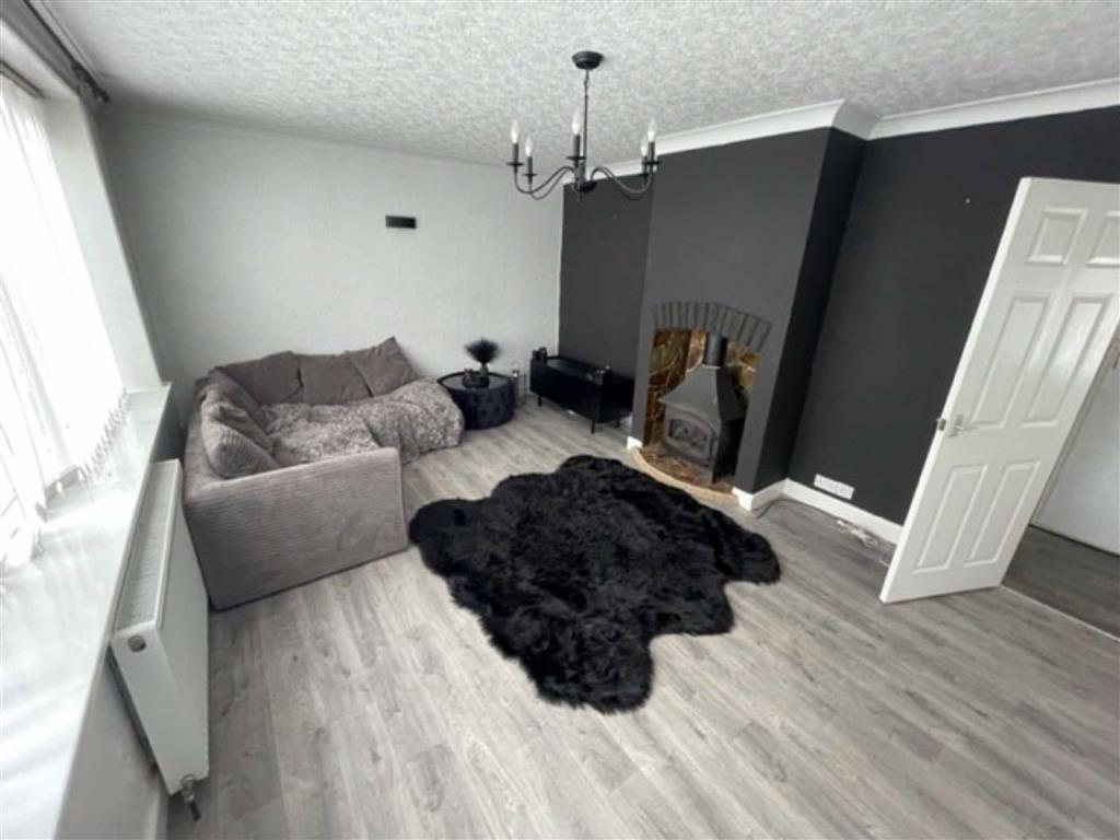 Talbot Road, Accrington 3 bed detached house £800 pcm (£185 pw)