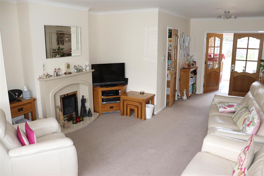 Weston Crescent, Aldridge 3 bed semidetached house £365,000