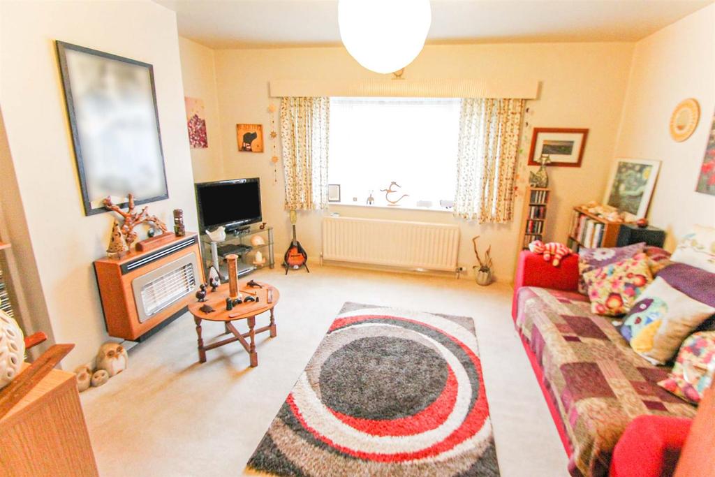 Quarry Gardens, Ludlow 3 bed semidetached house £219,995