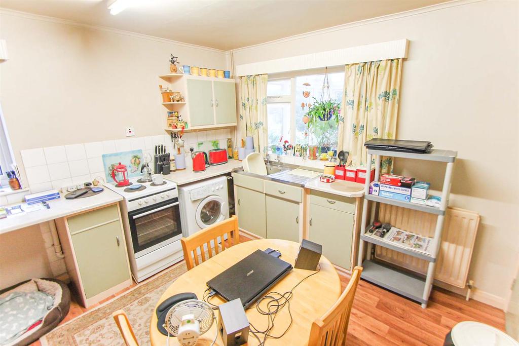 Quarry Gardens, Ludlow 3 bed semidetached house £219,995