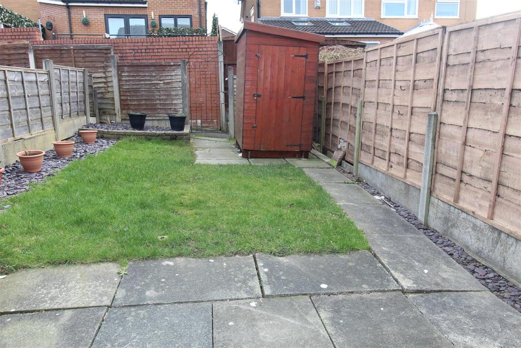 Chiltern Close, Horwich, Bolton 3 bed townhouse £185,000