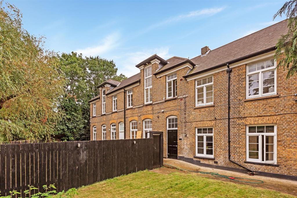 West Hill, Wandsworth SW18 2 bed flat £1,900 pcm (£438 pw)
