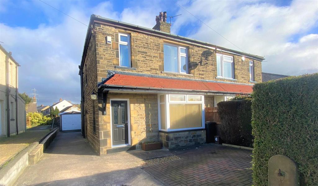 Newlands Grove, Northowram, Halifax 3 bed semidetached house £280,000
