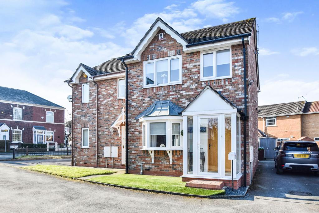 Parr Lane, Bury, BL9 3 bed semidetached house £245,000