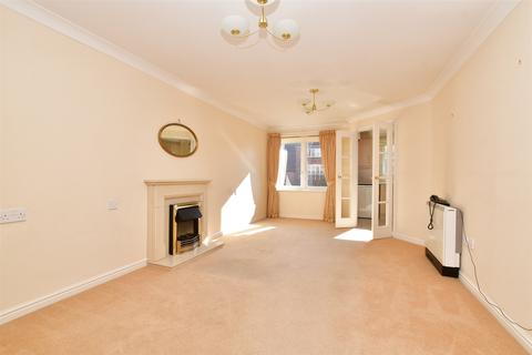 2 bedroom flat for sale - London Road, Redhill, Surrey