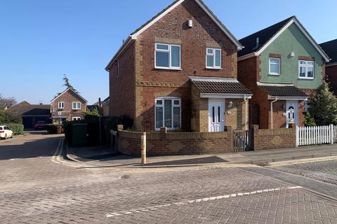 3 bedroom detached house to rent, Longley Road, Gillingham, Kent, ME8