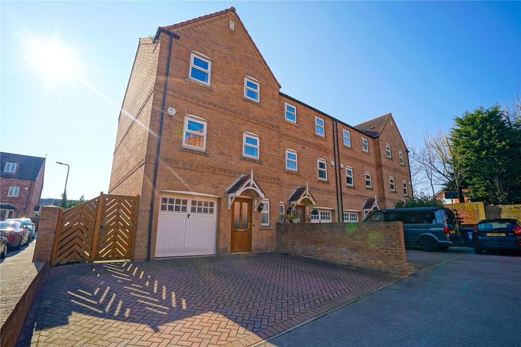 Progress Drive, Bramley, Rotherham, S66 4 bed end of terrace house £