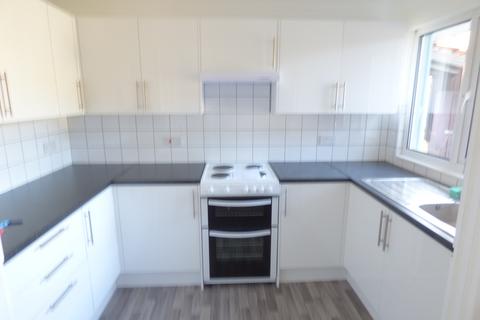 3 bedroom terraced house to rent, Littlebury Green, Basildon, SS13