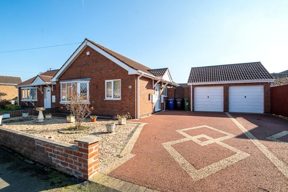 Woodhall Drive, Waltham, Grimsby, DN37 2 bed bungalow £175,000