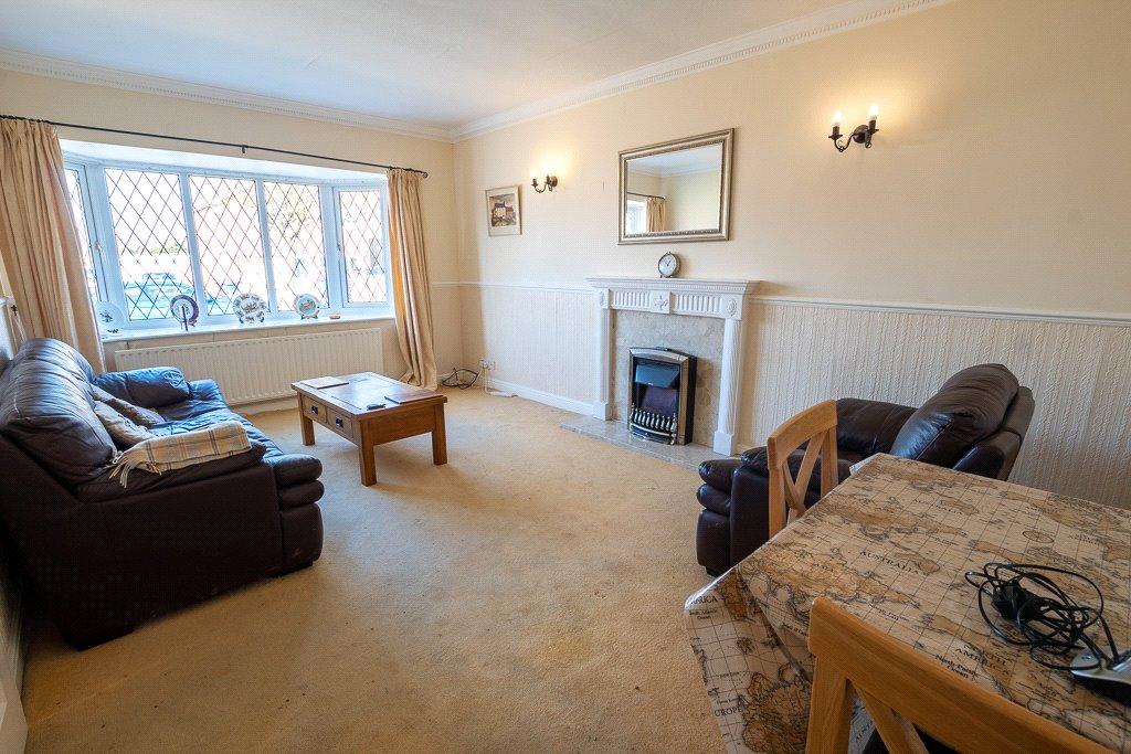 Woodhall Drive, Waltham, Grimsby, DN37 2 bed bungalow £175,000