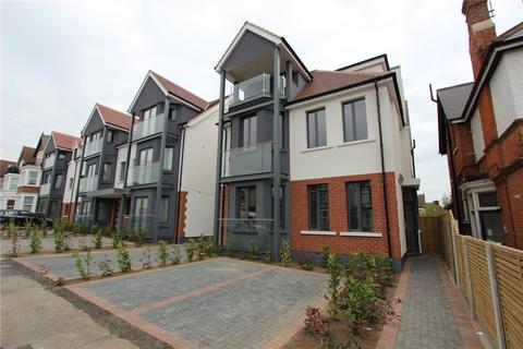 2 bedroom apartment to rent, Valkyrie Road, Westcliff-on-Sea, SS0