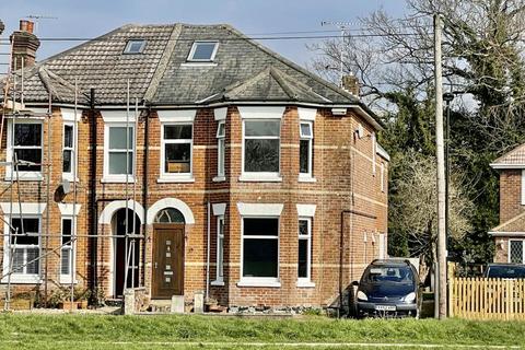 53 Bickerley Road, Ringwood, BH24 1EG