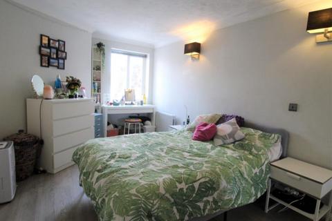 1 bedroom flat to rent, Bargates, Christchurch, BH23