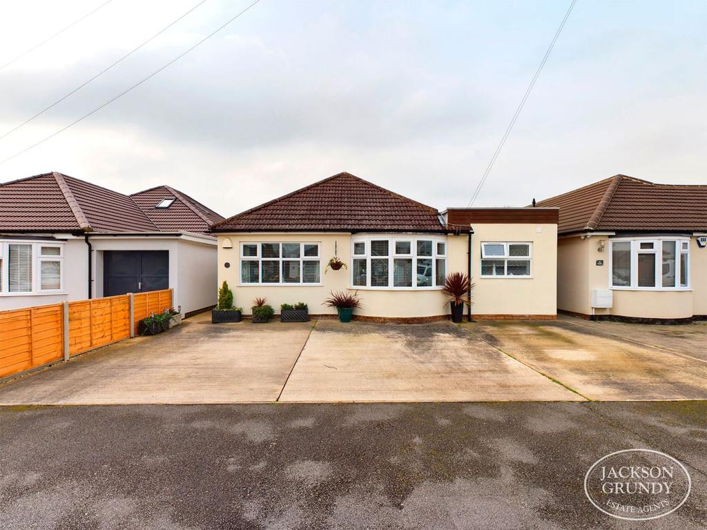 Woodside Crescent, Boothville, Northampton NN3 6JN 2 bed detached