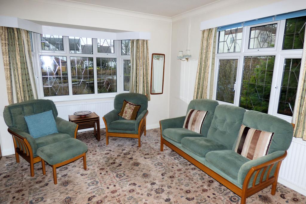 Springfield Gardens, Upminster RM14 3 bed detached house £795,000