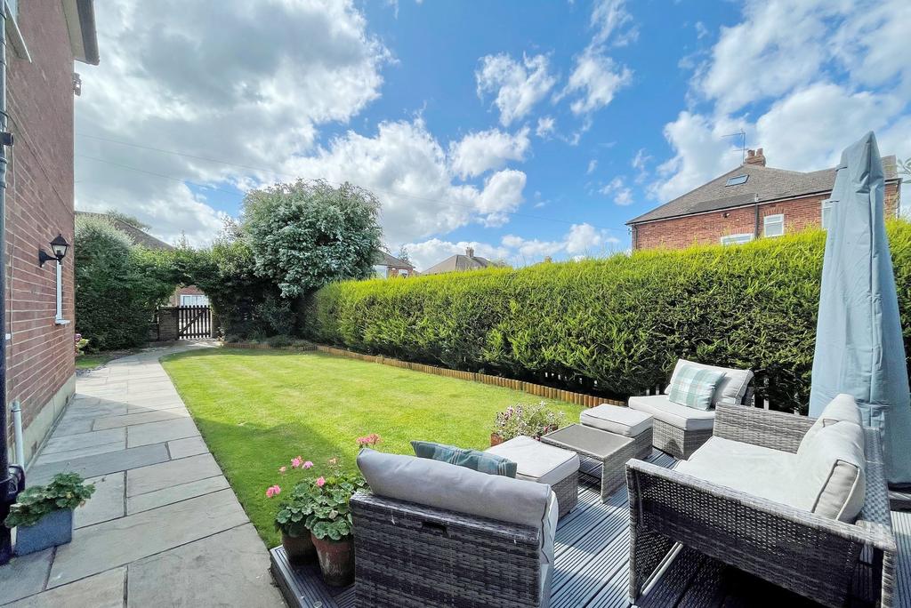 St. Leonards Road, Harrogate, HG2 4 bed semidetached house £550,000