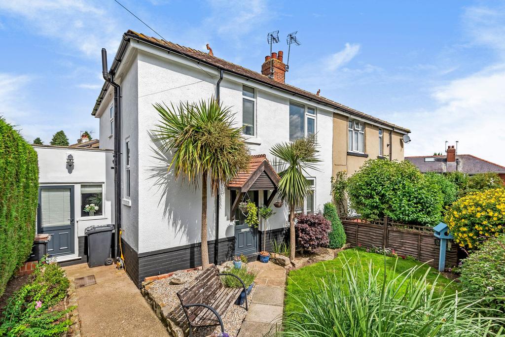 Bachelor Gardens, Harrogate, HG1 3 bed semidetached house £310,000