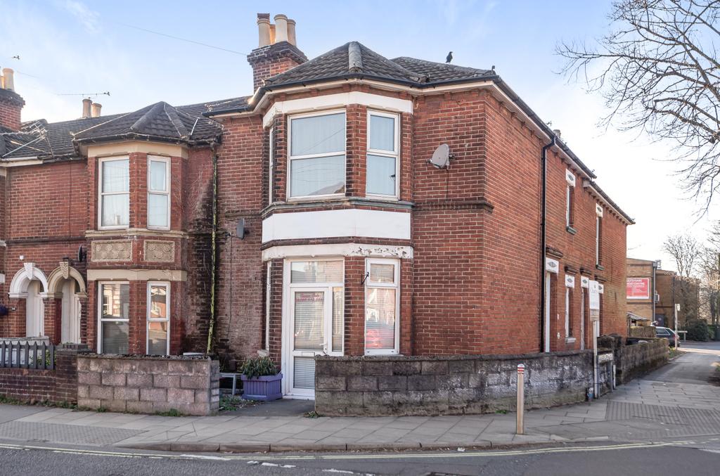 Twyford Road, Eastleigh, Hampshire, SO50 3 bed semidetached house £