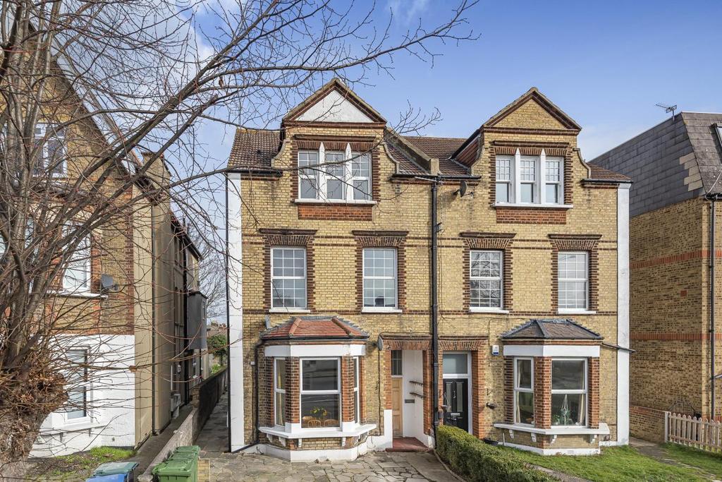 Bromley Common, Bromley 2 bed flat £385,000