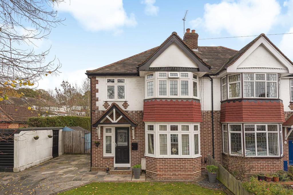 Leamington Close, Bromley 3 bed semidetached house £660,000
