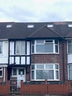 1 bedroom in a flat share to rent, Horn Lane, London W3