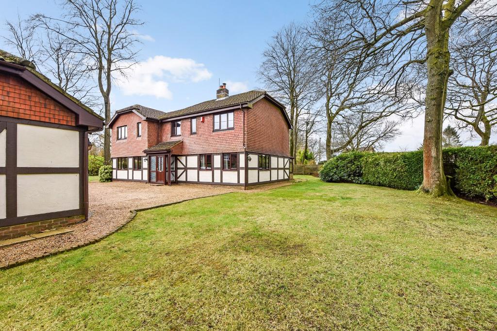Telegraph Lane, Four Marks, Alton, Hampshire 5 bed detached house £