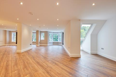3 bedroom apartment for sale - Ullswater Court, Mill Hill East, London, NW4