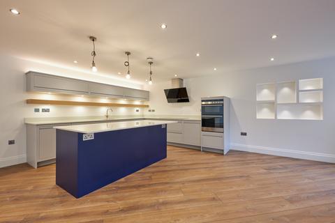 3 bedroom apartment for sale - Ullswater Court, Mill Hill East, London, NW4