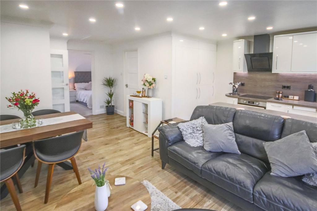 Finmere, North Lake, Bracknell, RG12 1 bed bungalow £300,000