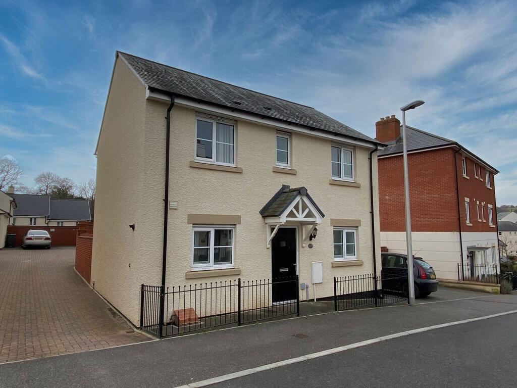 Carnac Drive, Dawlish, EX7 3 bed detached house for sale £330,000