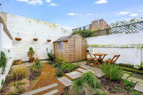 3 Sutherland Square, London, SE17 3EQ