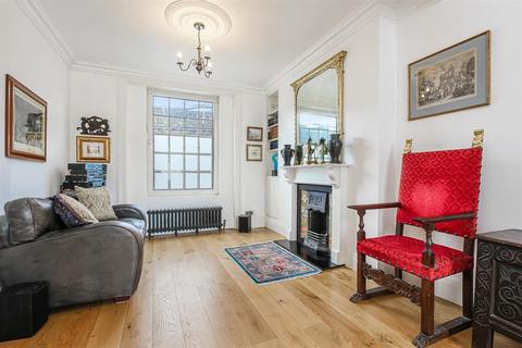 3 Sutherland Square, London, SE17 3EQ