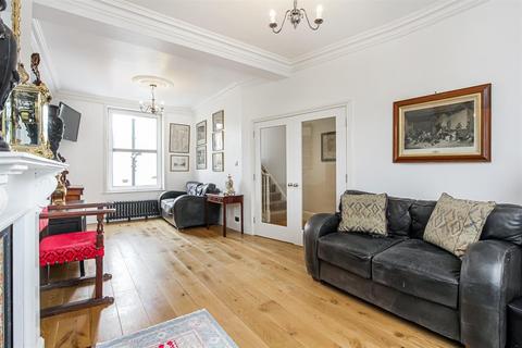 3 Sutherland Square, London, SE17 3EQ