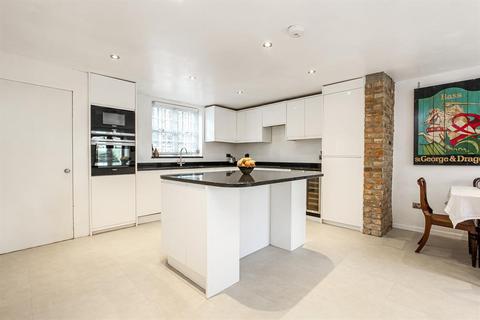 3 Sutherland Square, London, SE17 3EQ